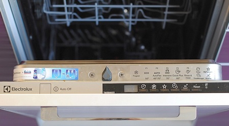 Посудомоечная машина Electrolux не набирает воду