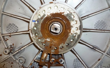 Стиральная машина Electrolux гудит при сливе воды