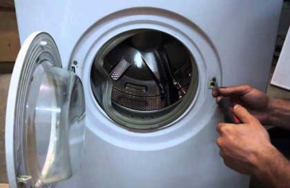 В стиральной машине Electrolux не открывается люк